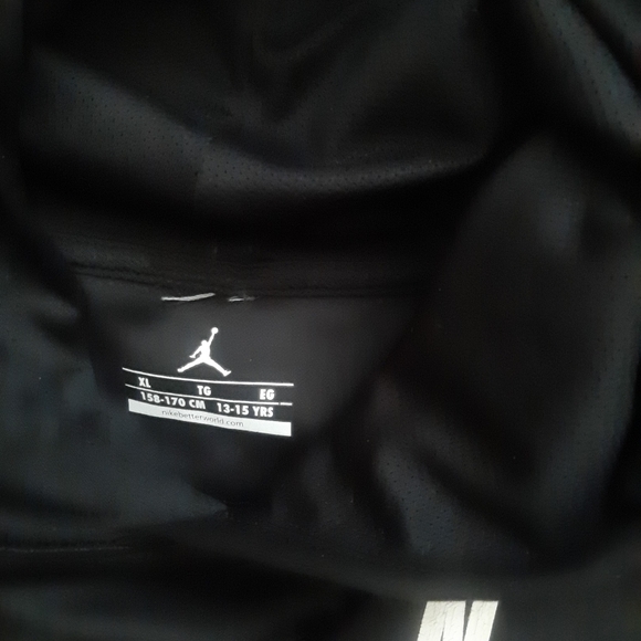 Jordan hoodie Dri _ fit Black  XL youths - Picture 6 of 6